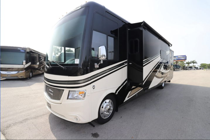 Newmar Canyon Star 3927